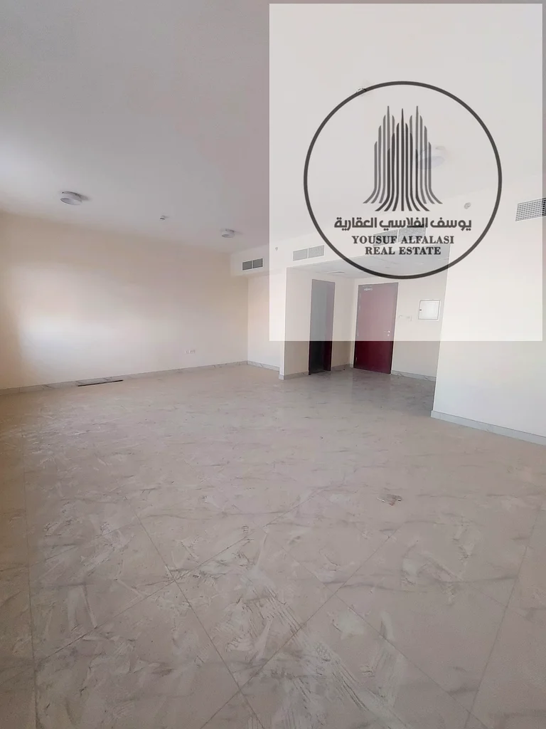 *للإيجار - مكاتب تجارية في الجرف الصناعية، عجمان*64074343866755113