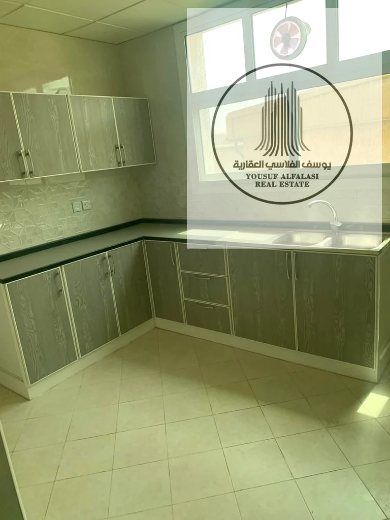 *للإيجار - مكاتب تجارية في الجرف الصناعية، عجمان*64074343866755114