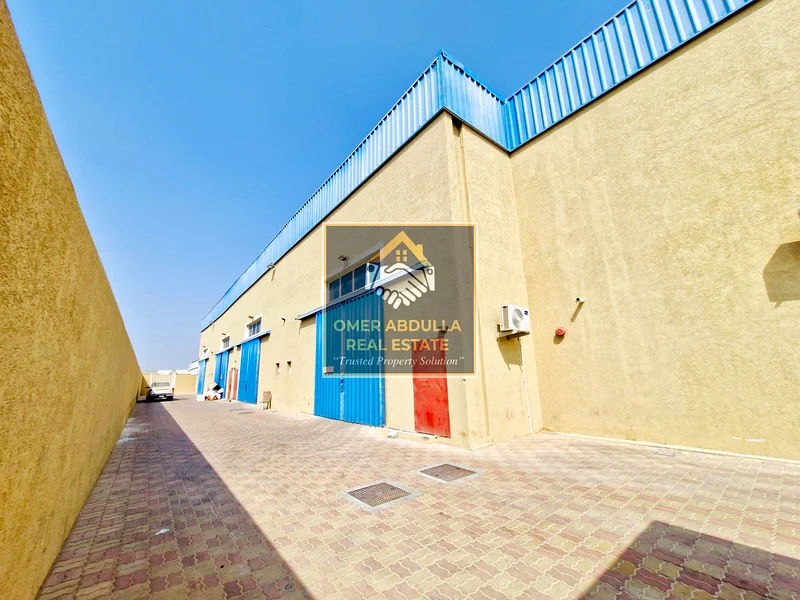 ⸻ مستودع واسع للإيجار – 225,000 درهم | 4 شيكات | إيداع 5% | عمولة 10% | موقع متميز في منطقة الصناعية 18 شارع المله الرئيسي الشارقة64058995807746110