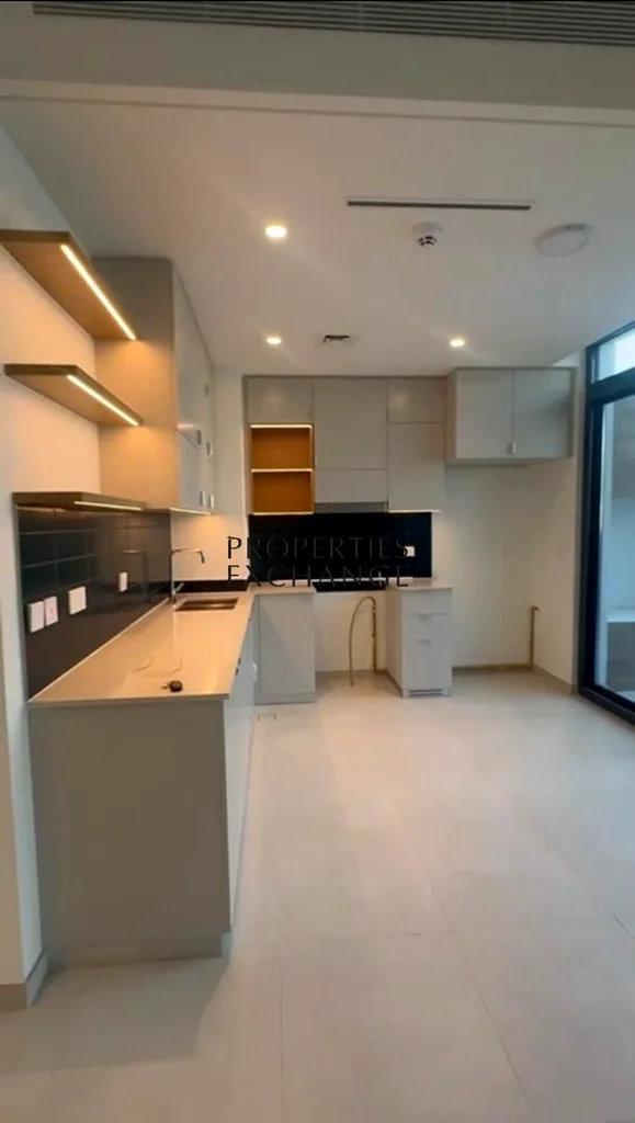 Luxury Park-Facing Residence | Arrange a Viewing64053092974211110