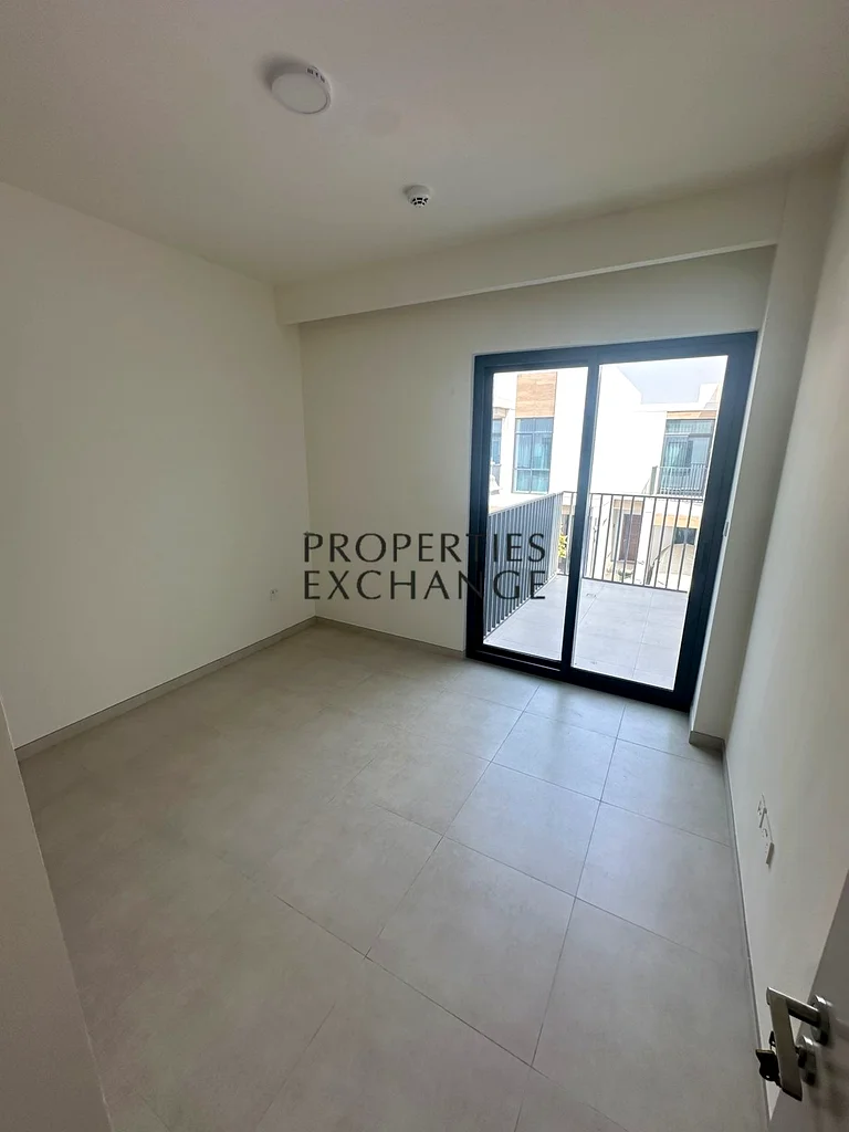 Luxury Park-Facing Residence | Arrange a Viewing64053092974211112