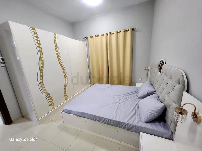 غرفة خاصة بغرفة نوم واحدة مع حمام داخلي وشرفة في برج المدينة64054497322370113