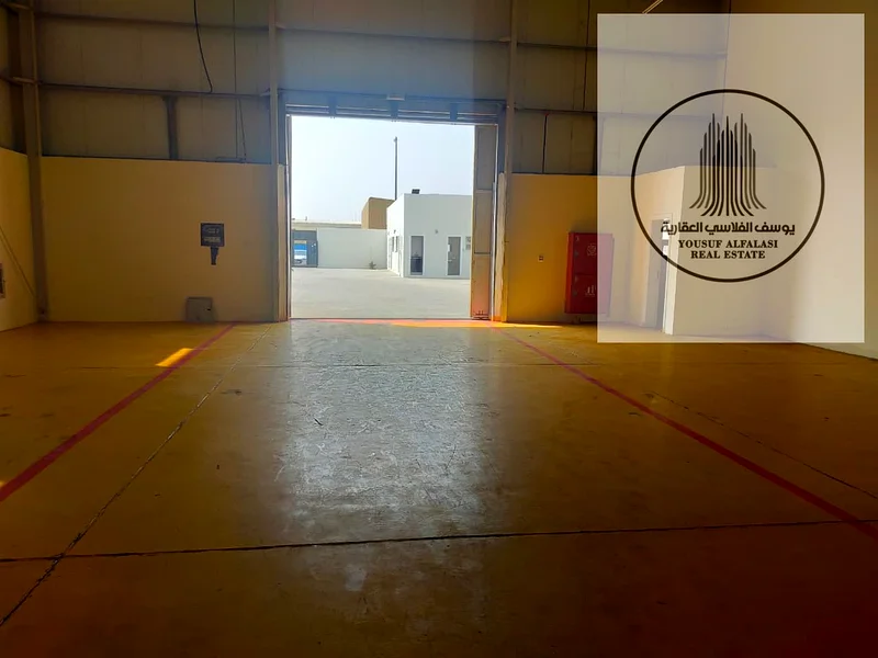 Warehouse with a fence for rent in Al Sajaa Industrial City - prime location, area of ​​10,000 square feet64057583513474112