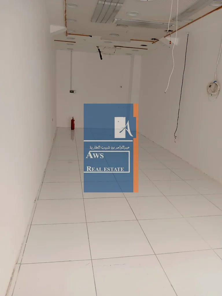 محل واسع في موقع تجاري متميز، بجانب سوق الفهيدي64067788604417113