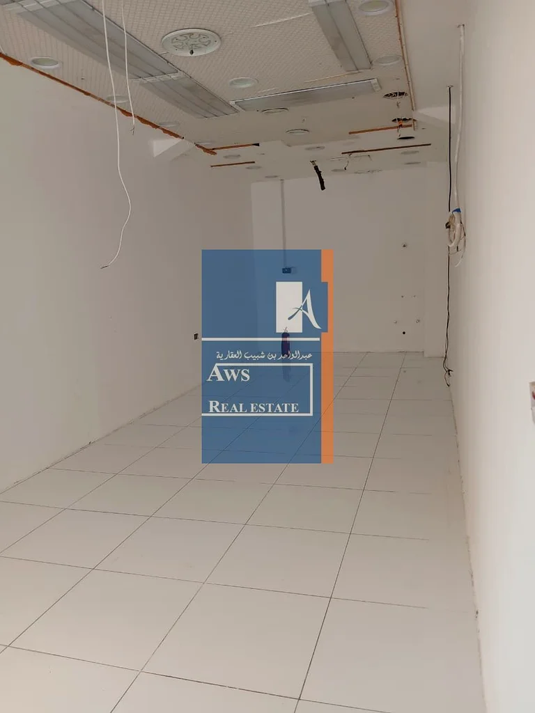 محل واسع في موقع تجاري متميز، بجانب سوق الفهيدي64067788604417112