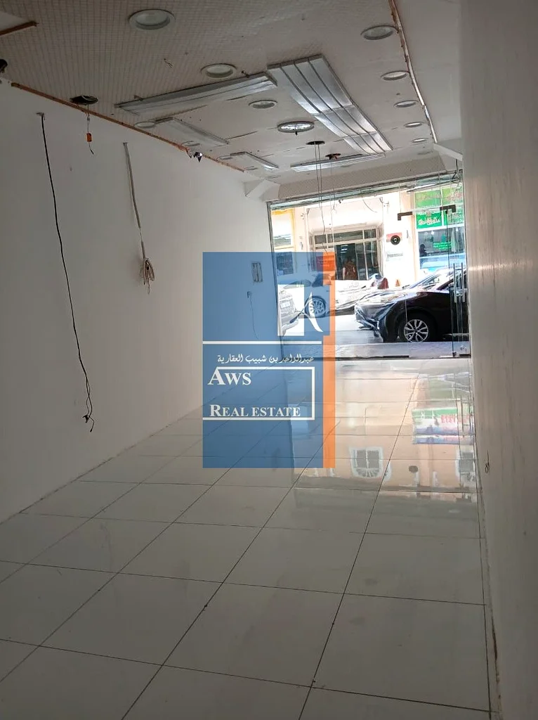 محل واسع في موقع تجاري متميز، بجانب سوق الفهيدي64067788604417110