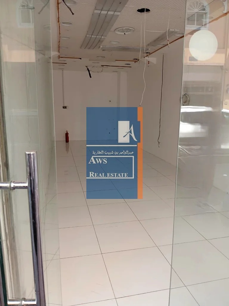 محل واسع في موقع تجاري متميز، بجانب سوق الفهيدي64067788604417114