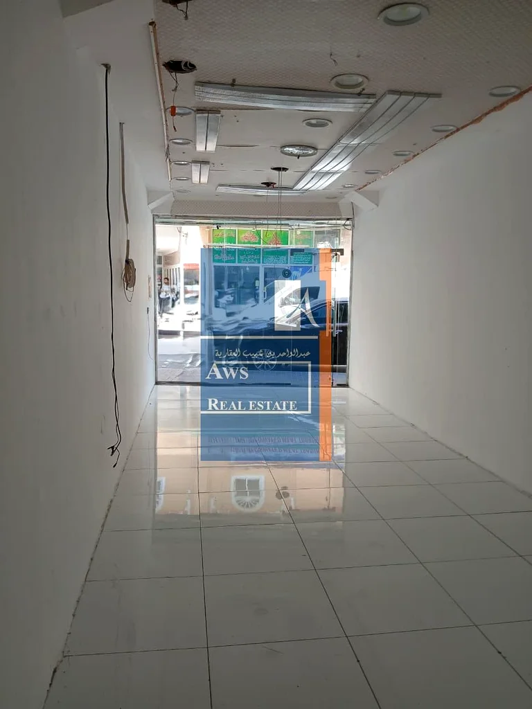 محل واسع في موقع تجاري متميز، بجانب سوق الفهيدي64067788604417111
