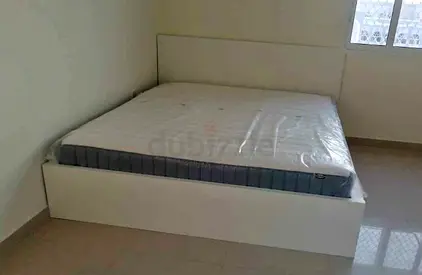 Malam king size bed 180/200cm bed , 2 storage drawers underneath and with Ikea mattress