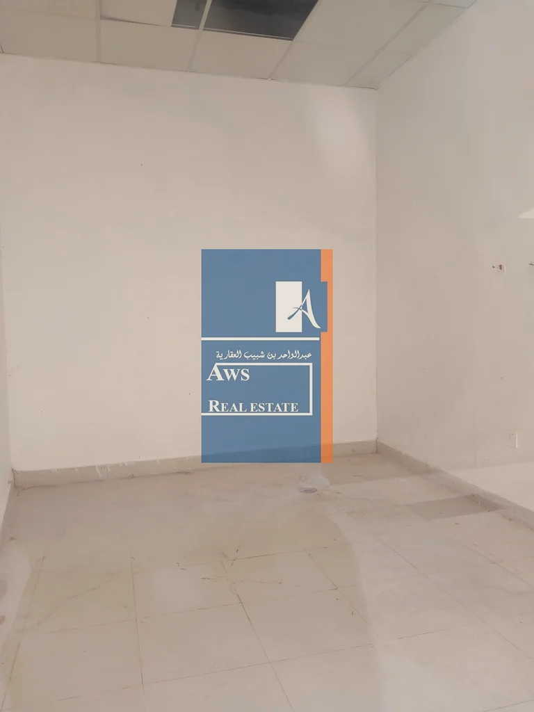 محل بأسعار معقولة في بر ديرة، محاط بالمجمعات السكنية64067788395649111