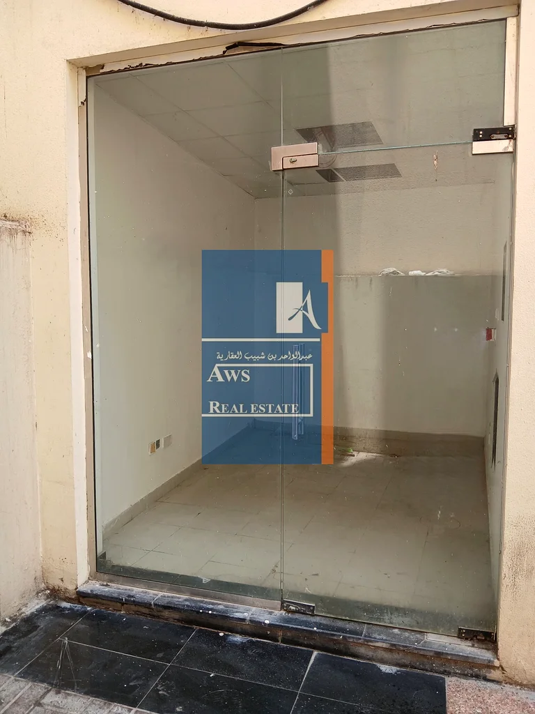 محل بأسعار معقولة في بر ديرة، محاط بالمجمعات السكنية64067788395649112