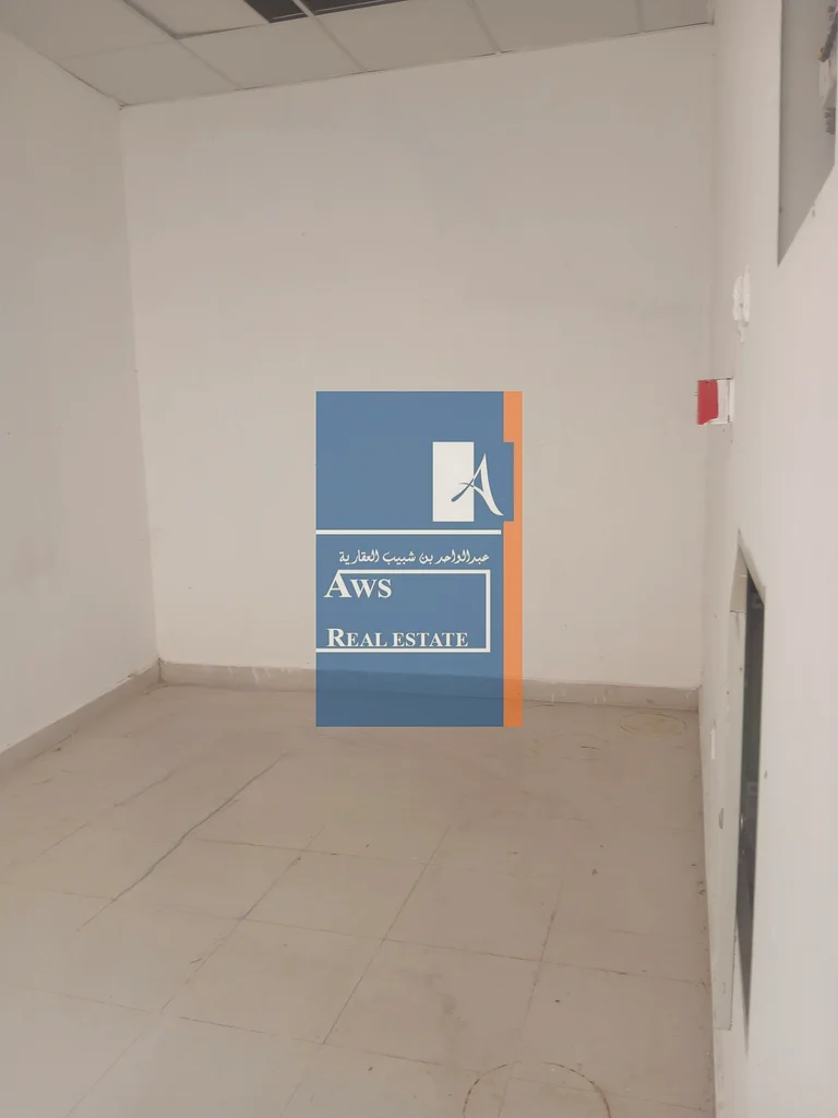 محل بأسعار معقولة في بر ديرة، محاط بالمجمعات السكنية64067788395649110