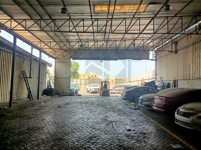 For rent, a warehouse in Industrial Area 10, Sharjah, with an area of ​​7,500 square feet64059323038850111