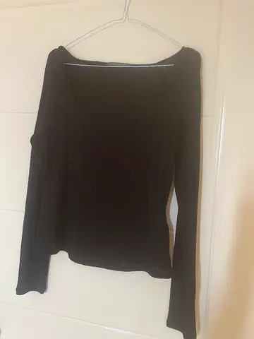 Stylish Long Sleeve Black Top - Perfect for Any Occasion