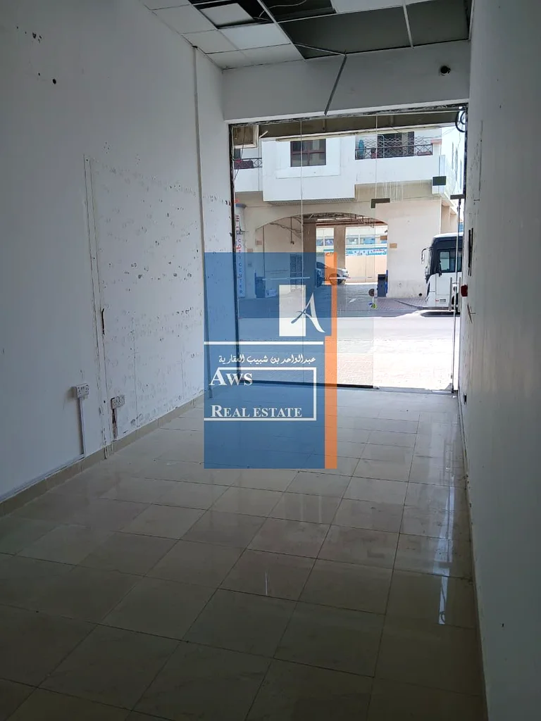 متجر رخيص في مكان تجاري متميز - بالقرب من محطة مترو أبو بكر64065922037505112