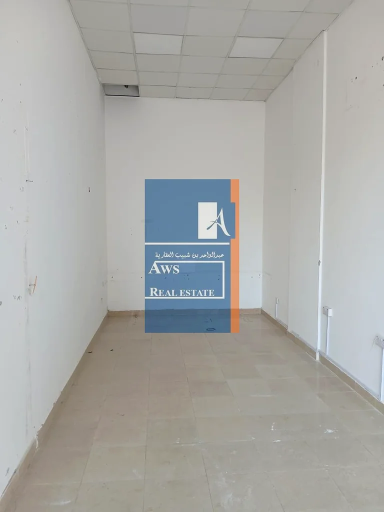 متجر رخيص في مكان تجاري متميز - بالقرب من محطة مترو أبو بكر64065922037505110