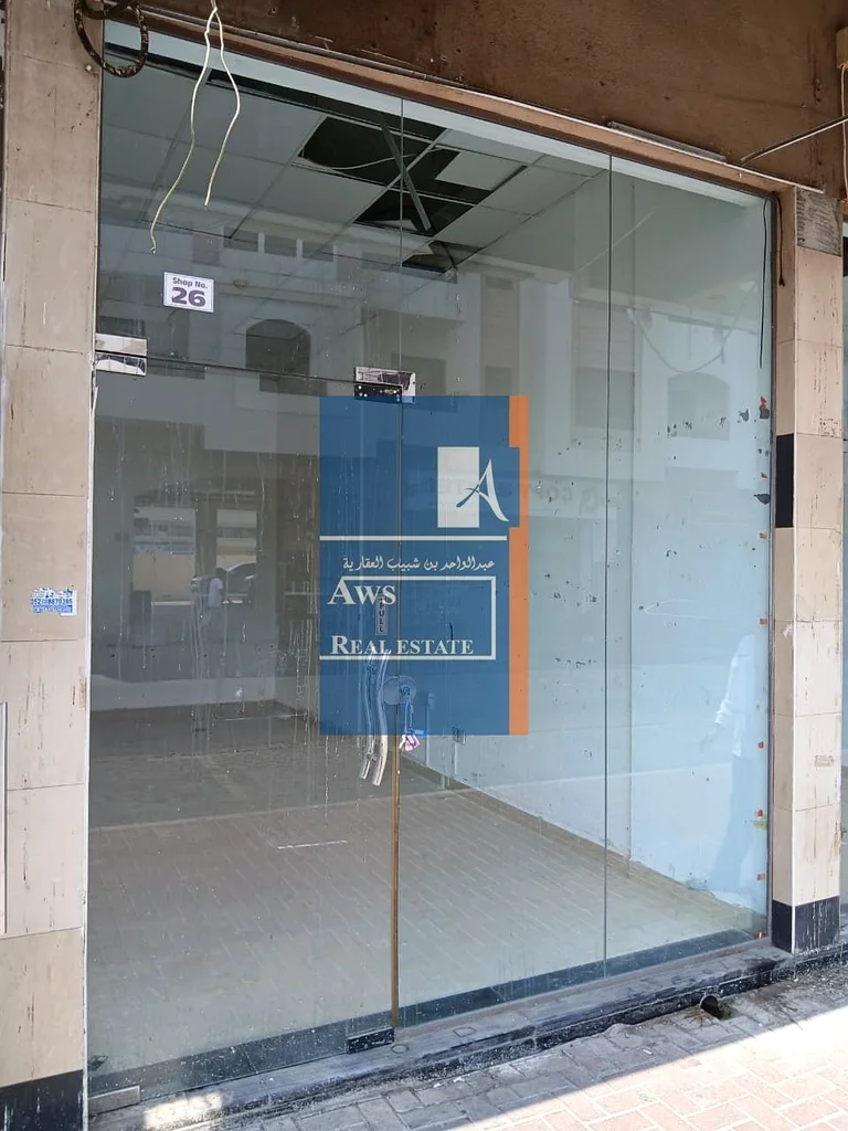 متجر رخيص في مكان تجاري متميز - بالقرب من محطة مترو أبو بكر64065922037505114