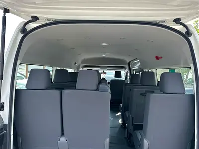 2025 Toyota HIACE — фото 9
