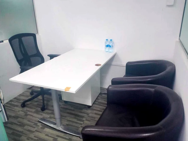 مكتب مفروش بالكامل بمساحة 100 قدم مربع مقابل 1600 درهم إماراتي شهريًا64051791137537110