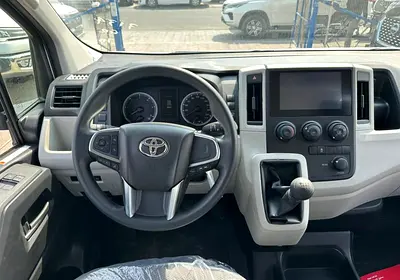 2025 Toyota HIACE — фото 12
