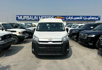2025 Toyota HIACE — фото 3