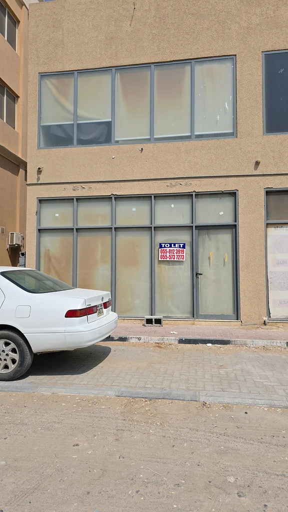 محل 300 قدم مربع في الياسمين عجمان64072889763713111