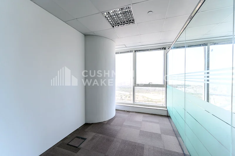 مجهز بالكامل بأقسام زجاجية | ترخيص من هيئة تنمية الاقتصاد (DED)64068652313219114