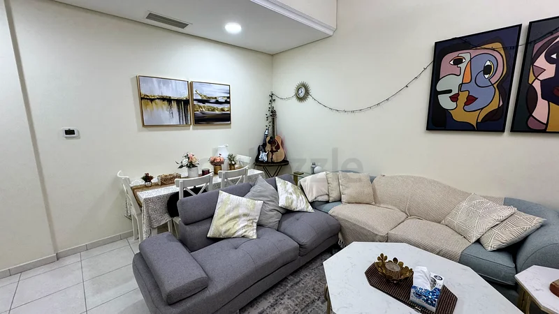 غرفة خاصة للإناث فقط64049410512769110