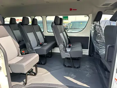 2025 Toyota HIACE — фото 13