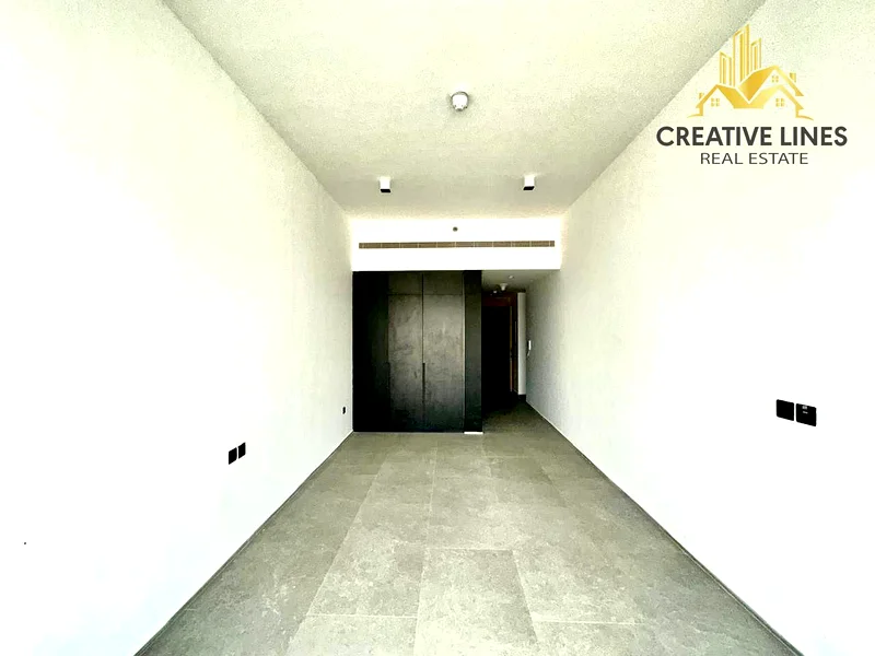 مطبخ مجهز شقة استوديو واسعة وجاهزة للانتقال بجانب فندق خمس نجوم64175917054722113