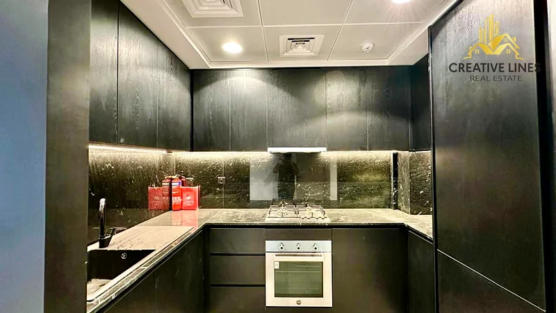 مطبخ مجهز شقة استوديو واسعة وجاهزة للانتقال بجانب فندق خمس نجوم64175917054722114