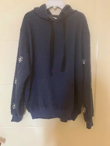 Chic Navy Blue Sweater with Stylish Pearl Detailing
