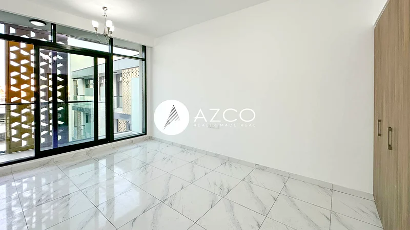 Spacious Layout | Ready to Move | Good Location64178379940609112