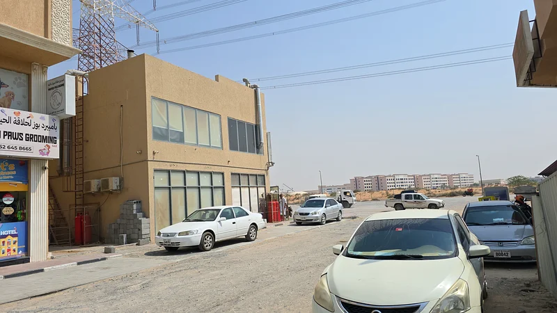 محل 300 قدم مربع في الياسمين عجمان64072889763713114