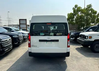 2025 Toyota HIACE — фото 6