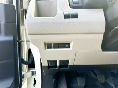 2025 Toyota HIACE — фото 11