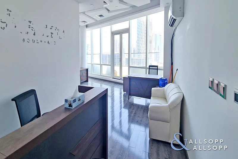 High floor Unit | Vacant Now | Close To Metro64070402999937112