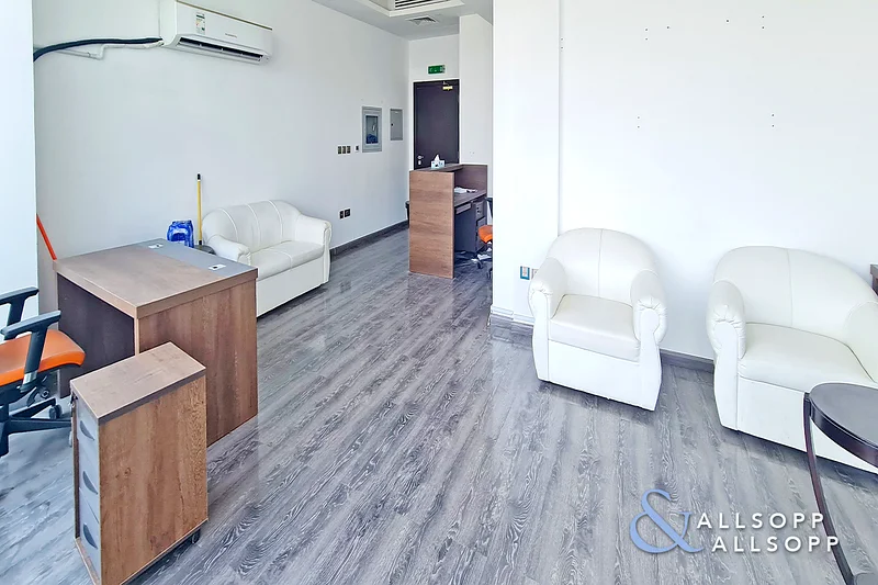 High floor Unit | Vacant Now | Close To Metro64070402999937110