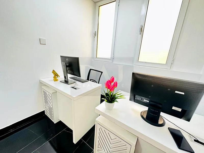Beautiful Office |direct from Owner  | Free utilities & No Commission64071787775361112
