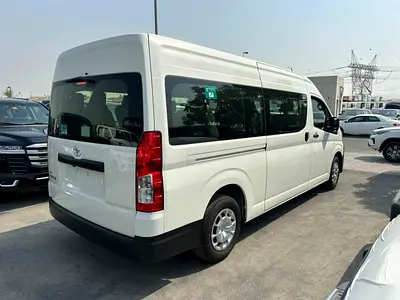 2025 Toyota HIACE — фото 4