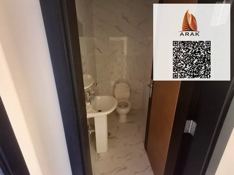 مكتب بغرفة نوم واحدة مناسب للاستخدام التجاري، يقع خلف السوق الصيني ويسهل الوصول إليه.64073786817667112