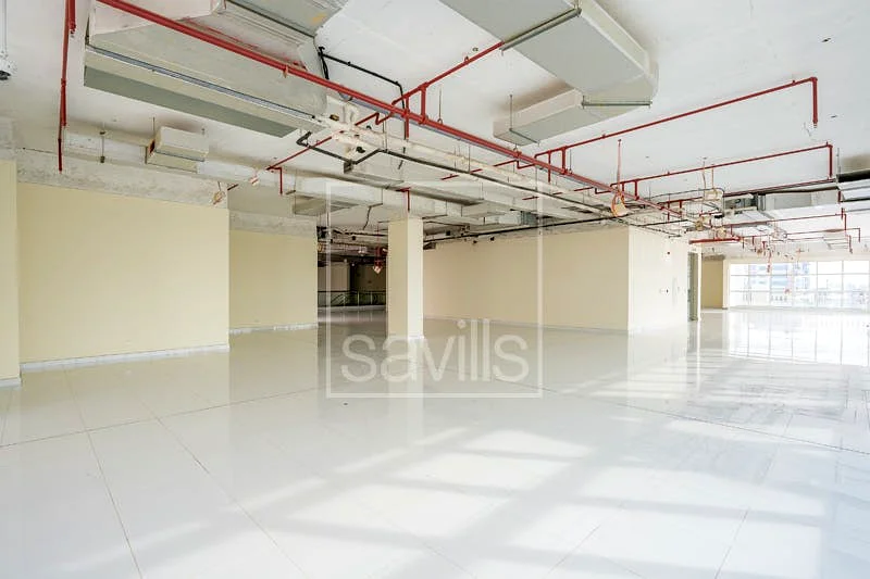 موقع متميز | طابق كامل | مساحة تجارية64061599480451112