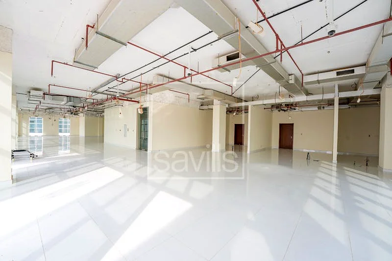 موقع متميز | طابق كامل | مساحة تجارية64061599480451113