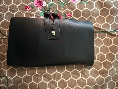Elegant Black Wallet - Perfect for Daily Use