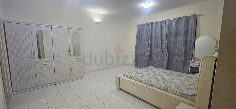 غرفة ملحقة بمرحاض ونافذة متاحة عند مخرج مترو ADCB 264048402433283110