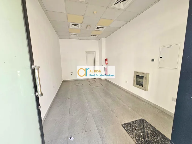 متجر بمساحة 300 قدم مربع لجميع أنواع الأعمال متاح في الكراامة64063252560513110