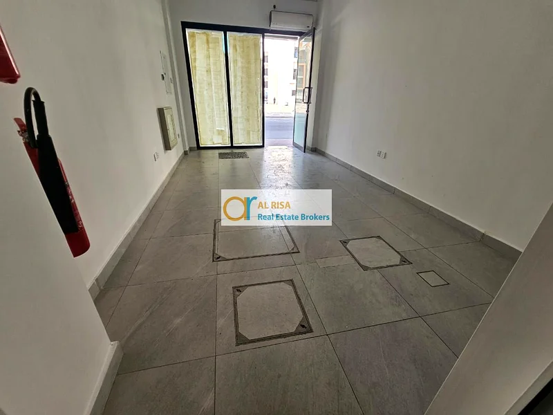متجر بمساحة 300 قدم مربع لجميع أنواع الأعمال متاح في الكراامة64063252560513114