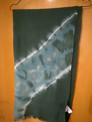 Stylish and Elegant Green Tie-Dye Scarf for Any Occasion