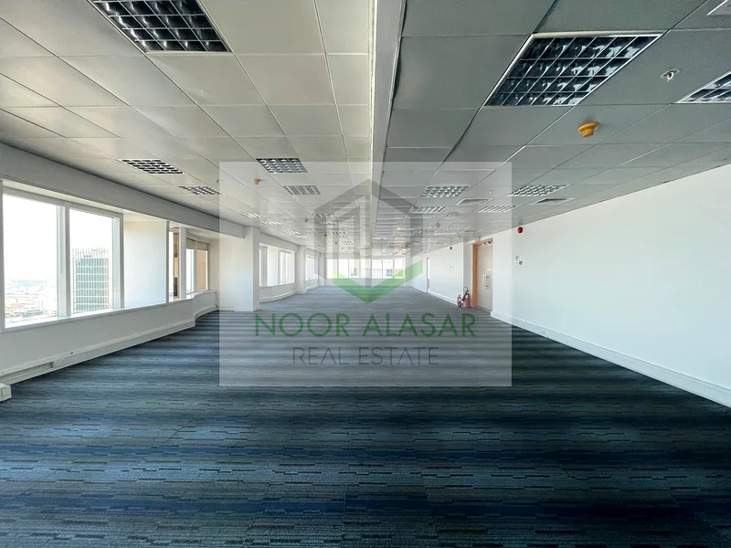 مكتب مجهز بالكامل بأرضية كاملة خلف المترو جاهز للانتقال64067680702979113