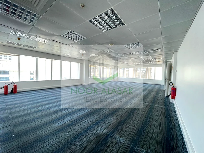 مكتب مجهز بالكامل بأرضية كاملة خلف المترو جاهز للانتقال64067680702979114